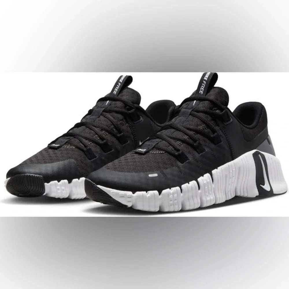 Nike Free Metcon 5 shoes Black and White Size 10